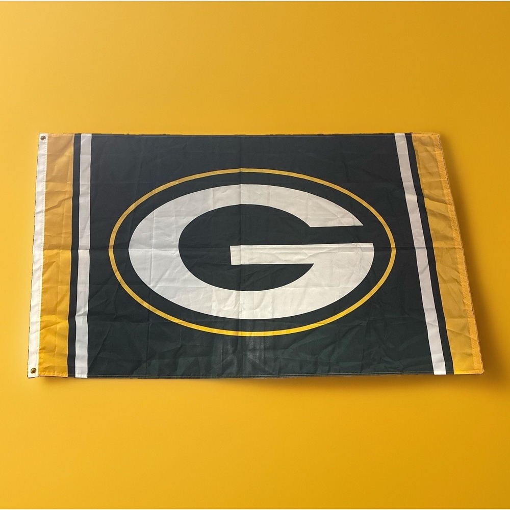 Green Bay Packers NFL Flag Banner 3x5. Great Condition. Perfect for Fans